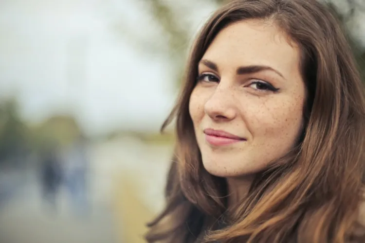 A smiling brunette woman